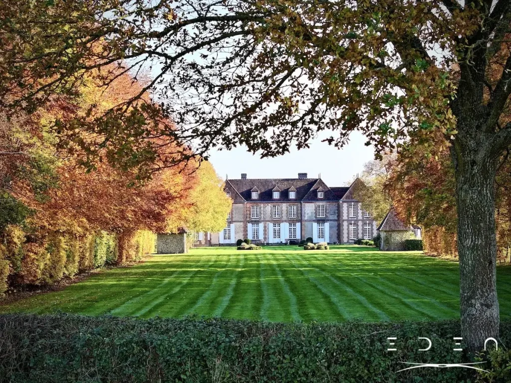 Vidéos et photo par drone du Château de la Duquerie en automne